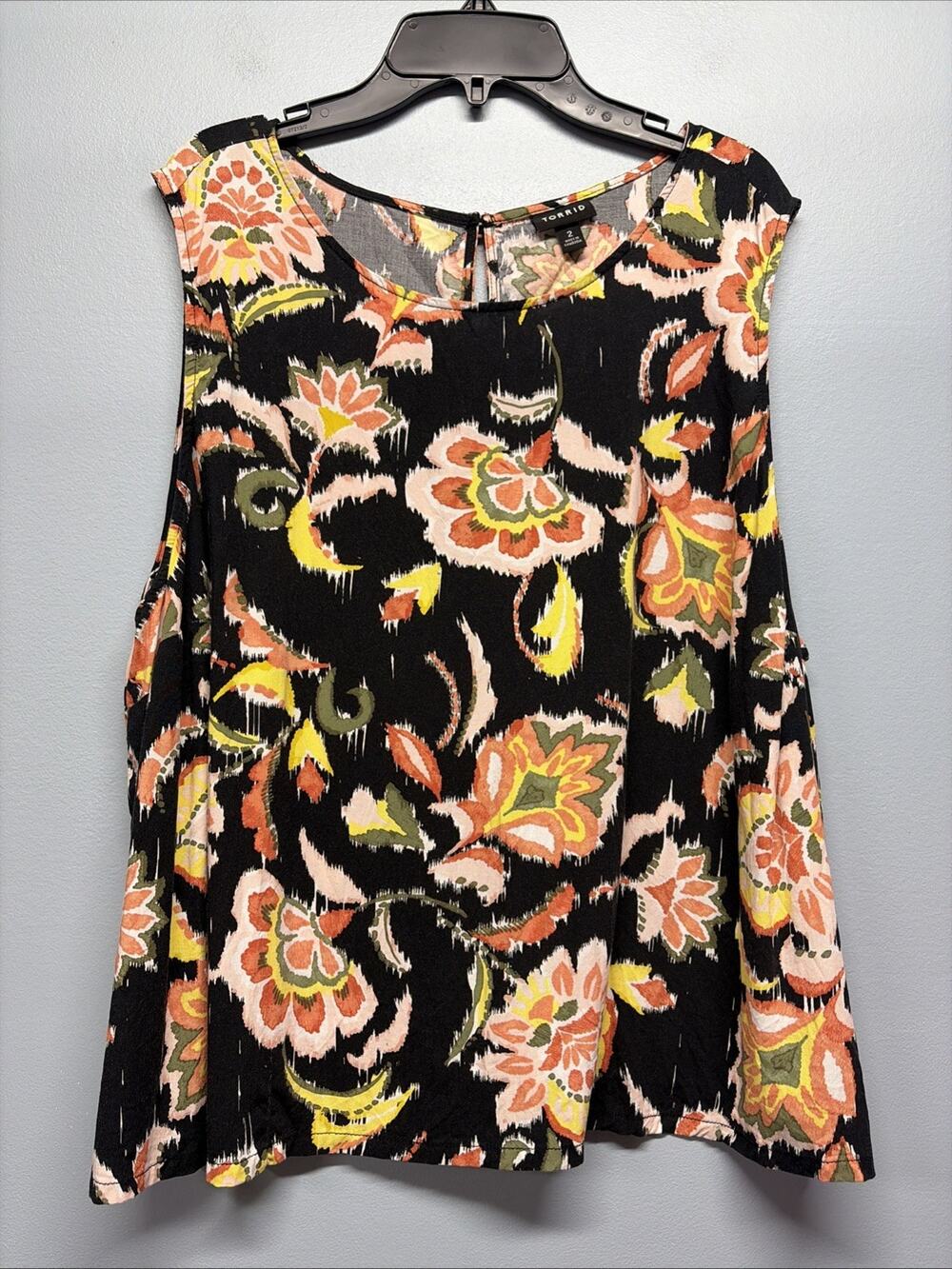 Torrid Women’s Sleeveless Black Floral Top Lightweight Keyhole Back Size 2